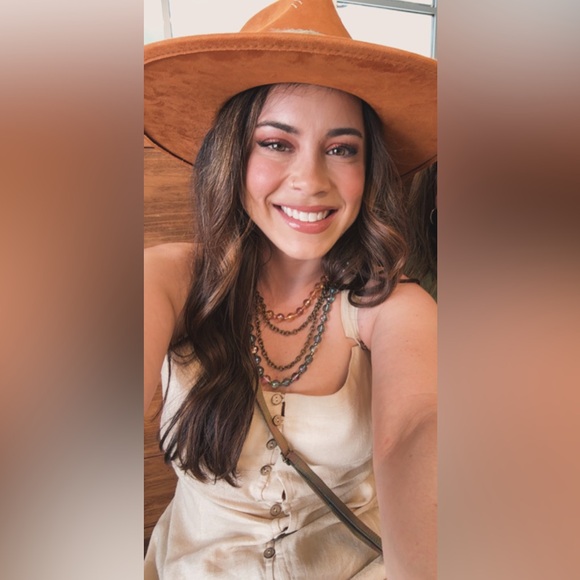 COURTNEYWG🦋 OFFERS WELCOME - Picture 3 of 16